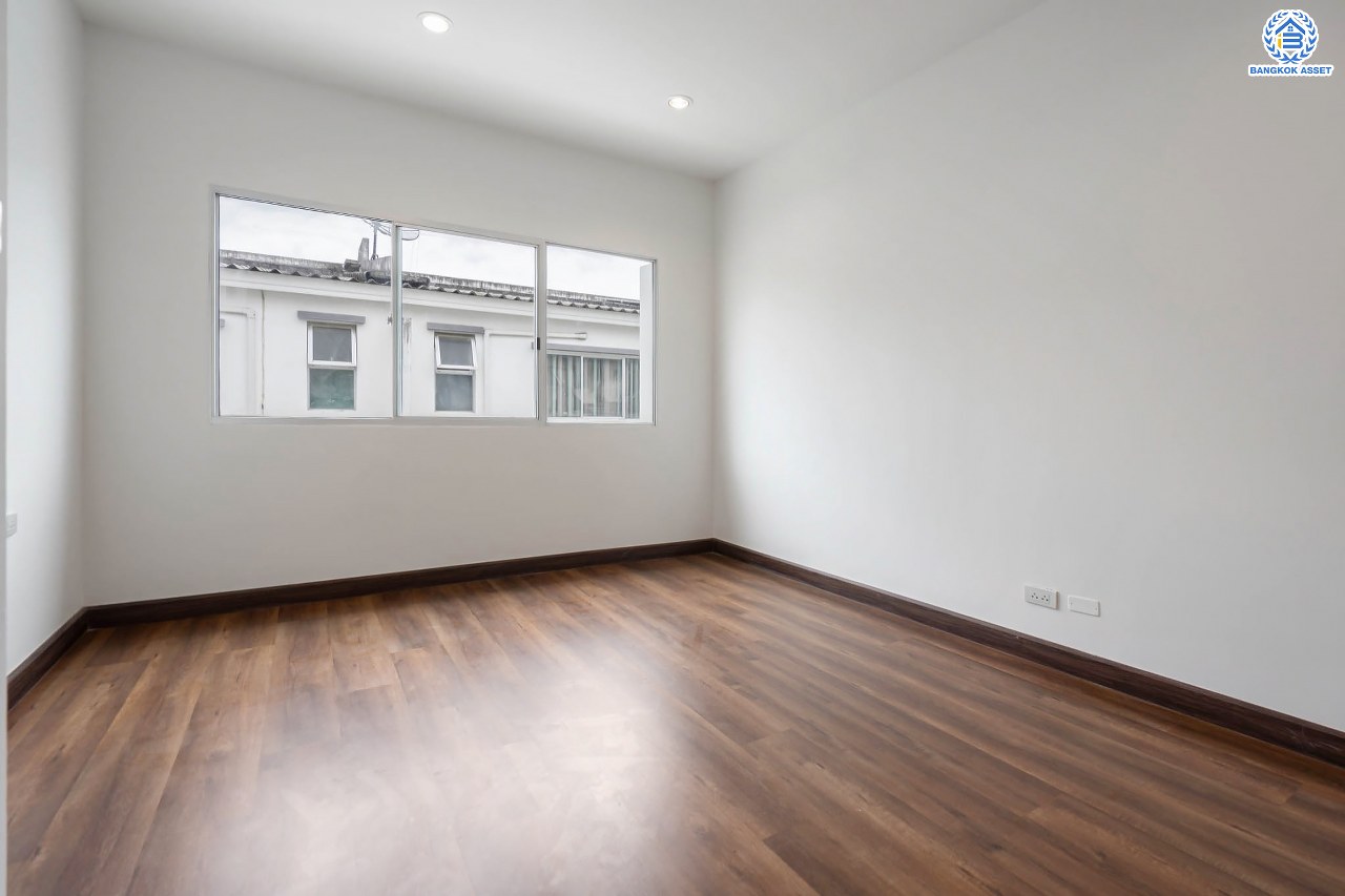 บ้านมือสองตกแต่งใหม่ ทาวน์โฮม 3 ชั้น ม.ทาวน์พลัส เพชรเกษม-บางแค เนื้อที่ 19.4 ตร.ว. ฟังก์ชัน 3 ห้องนอน 3 ห้องน้ำ จอดรถได้ 1 คัน รองรับทุกกิจกรรม บนทำเลเชื่อมต่อหลายเส้นทาง ใกล้จุดขึ้นทางด่วน "วงแหวน-กาญจนาภิเษก" และรถไฟฟ้าสายสีน้ำเงิน "สถานีบางแค"